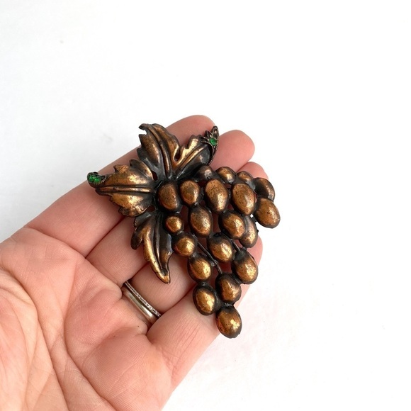 Vintage Grape Cluster Copper Brooch Green Stones - Picture 6 of 8